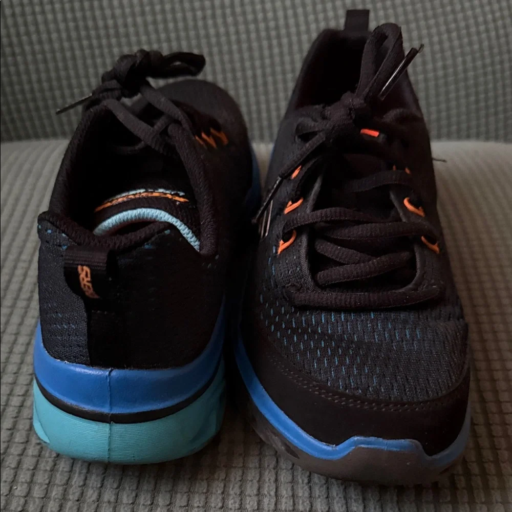 Skechers Boys Black and Blue Sneakers Size 4, Used
